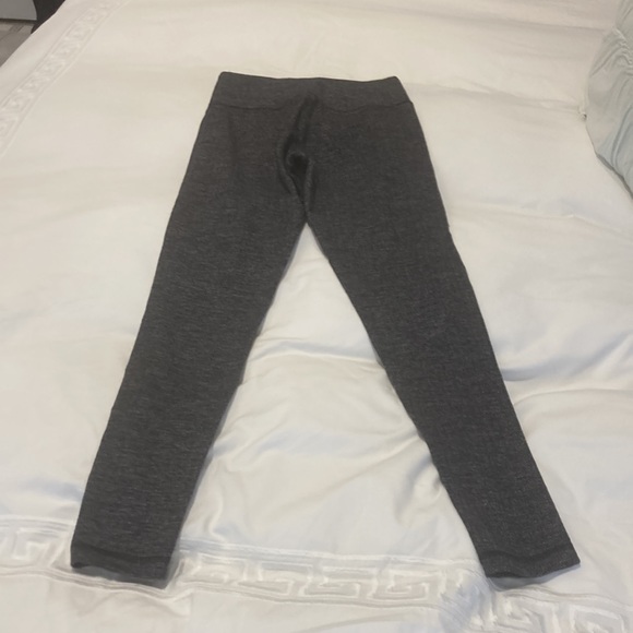 Warm TNA charcoal leggings (Aritzia) - Picture 2 of 3